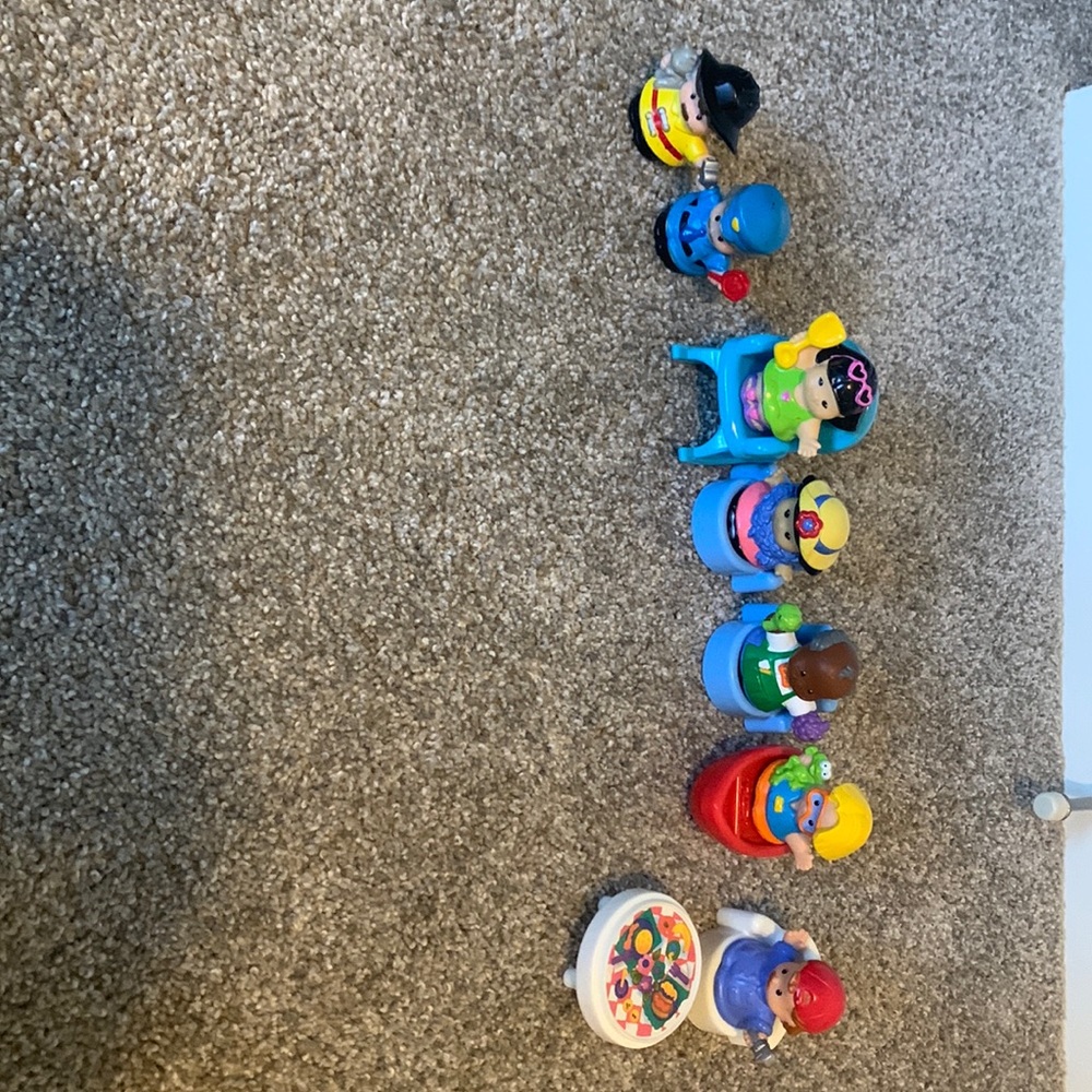 2001-2004 Fisher Price litte people figures